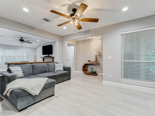 13703 Lynnwood Lane, Sugar Land TX 77498
