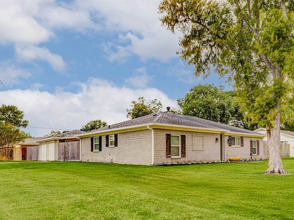 13703 Lynnwood Lane, Sugar Land TX 77498