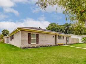 13703 Lynnwood Lane, Sugar Land TX 77498