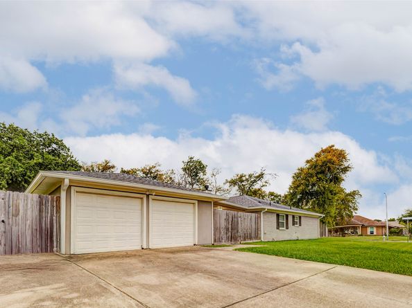 13703 Lynnwood Lane, Sugar Land TX 77498