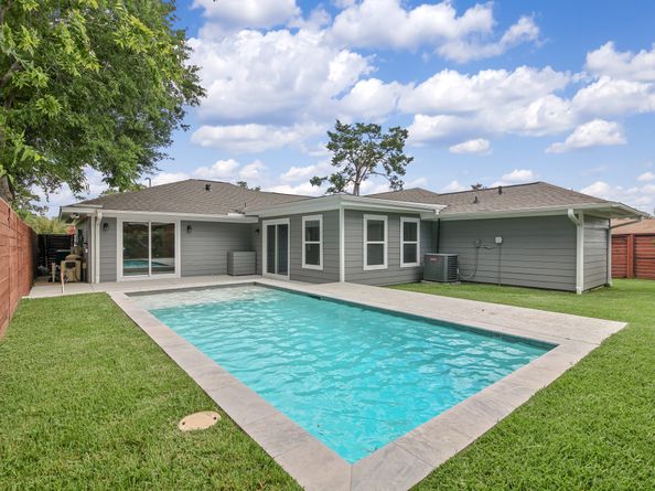 2102 Lazybrook Drive, Houston TX 77008