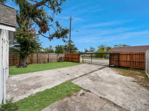 8125 Darlington Drive, Houston TX 77028