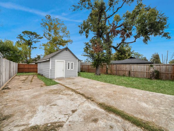 8125 Darlington Drive, Houston TX 77028