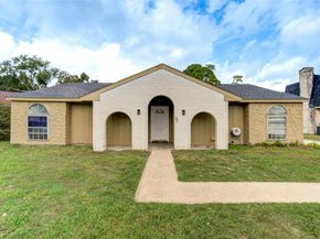 6430 Pirtlewood Circle, Houston TX 77088