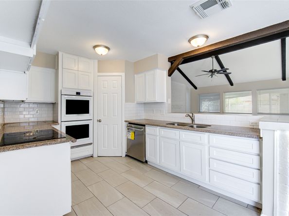 6430 Pirtlewood Circle, Houston TX 77088