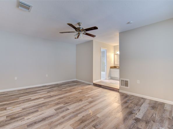 6430 Pirtlewood Circle, Houston TX 77088