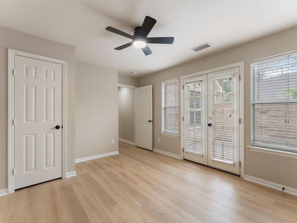 99 E Foxbriar Forest Circle, The Woodlands TX 77382