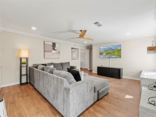 6031 Mcknight Street, Houston TX 77035