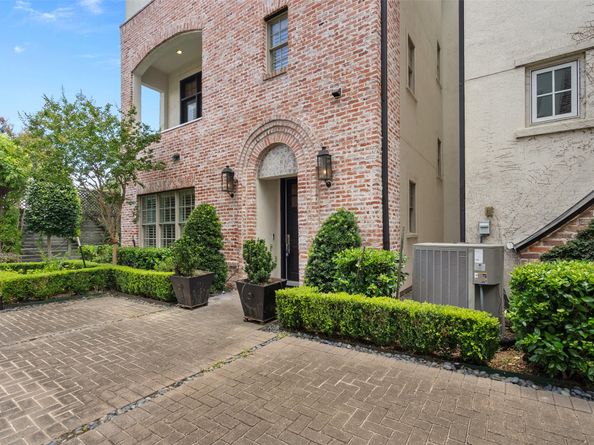 1156 Mosaico Lane, Houston TX 77055