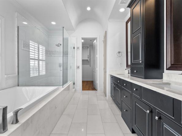 1156 Mosaico Lane, Houston TX 77055