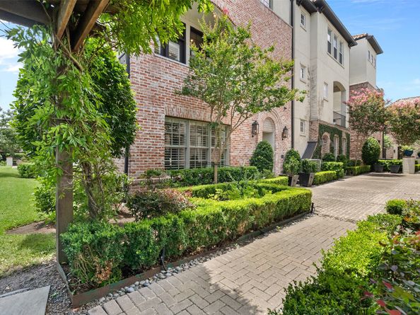 1156 Mosaico Lane, Houston TX 77055