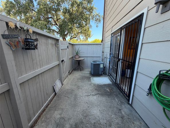 2110 Wilcrest Drive 101, Houston TX 77042