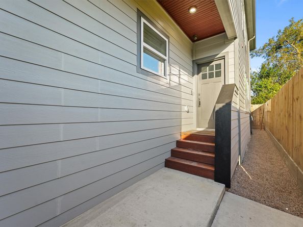 4208 Castor B, Houston TX 77022