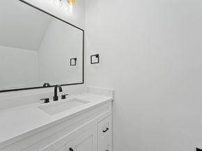 4208 Castor B, Houston TX 77022