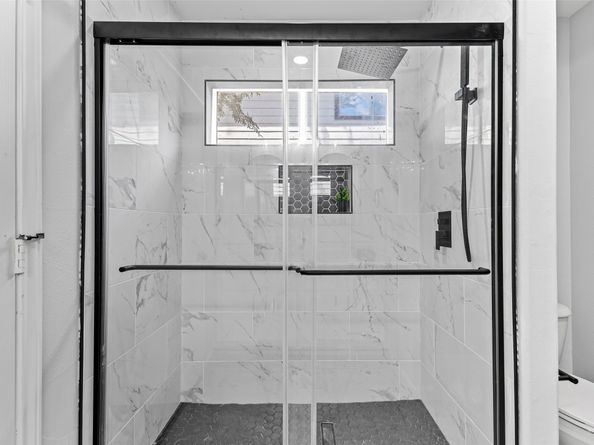 6034 Valley Cove Lane, Houston TX 77085