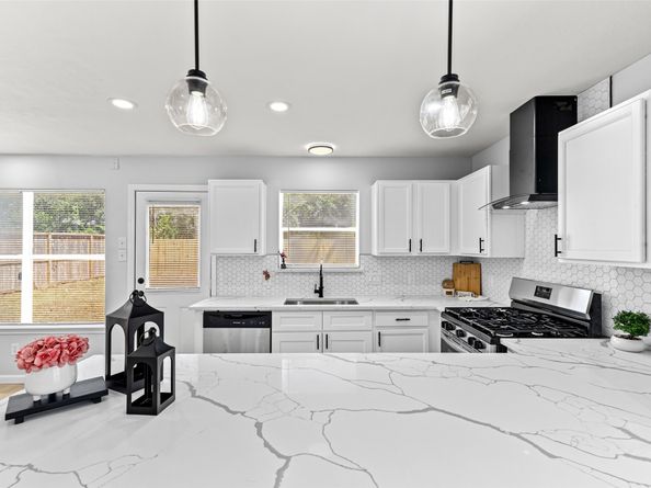 6034 Valley Cove Lane, Houston TX 77085