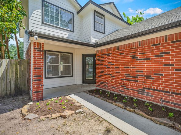 6034 Valley Cove Lane, Houston TX 77085