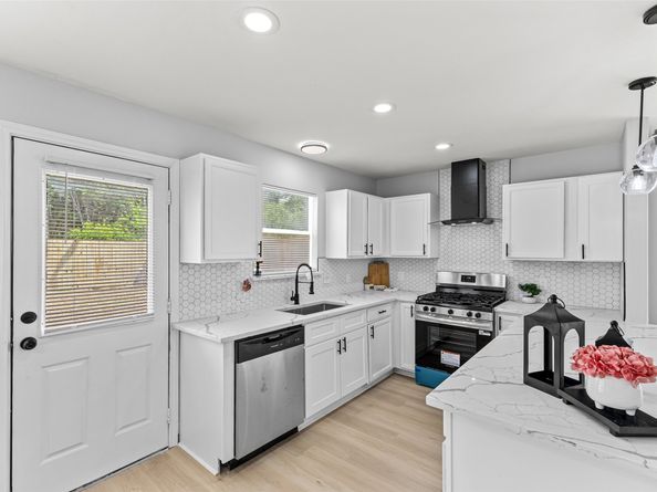 6034 Valley Cove Lane, Houston TX 77085