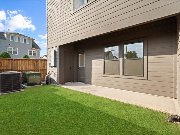 1614 Ojeman Road J, Houston TX 77055