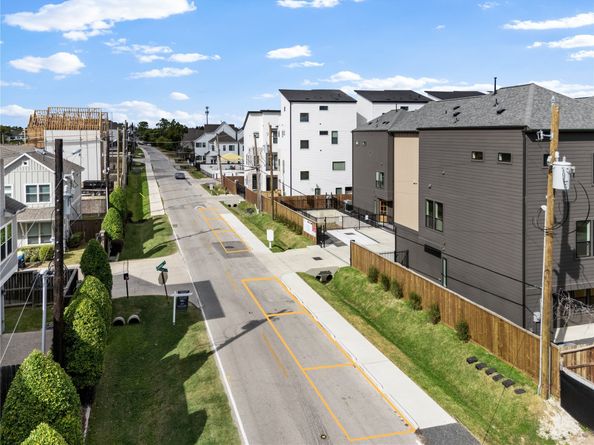 1614 Ojeman Road J, Houston TX 77055