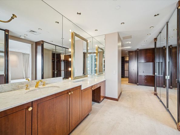 1100 Uptown Park Boulevard 234, Houston TX 77056