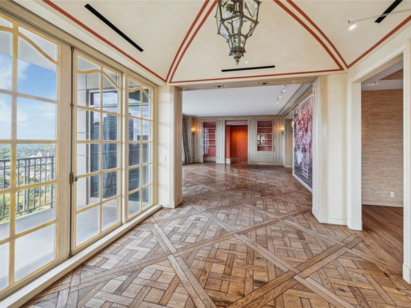 1100 Uptown Park Boulevard 234, Houston TX 77056