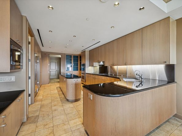 1100 Uptown Park Boulevard 234, Houston TX 77056