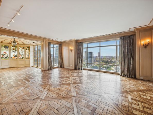 1100 Uptown Park Boulevard 234, Houston TX 77056