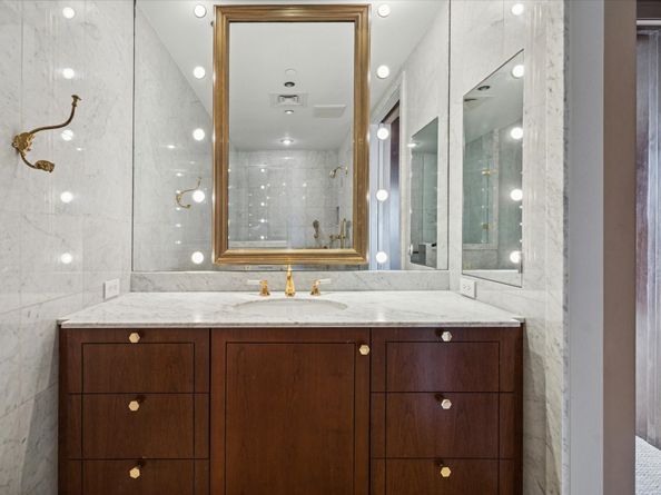 1100 Uptown Park Boulevard 234, Houston TX 77056