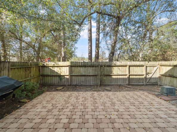 131 N Villa Oaks Drive, The Woodlands TX 77382