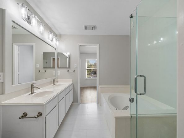 131 N Villa Oaks Drive, The Woodlands TX 77382