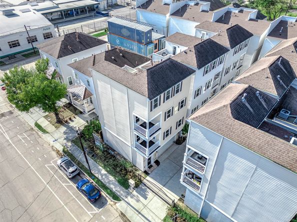 2524 Hutchins Street, Houston TX 77004