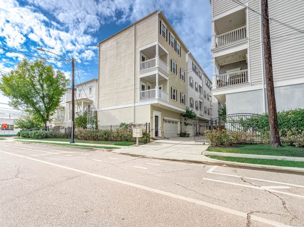 2524 Hutchins Street, Houston TX 77004