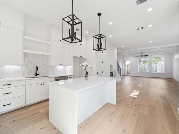 5337 Larkin Street, Houston TX 77007