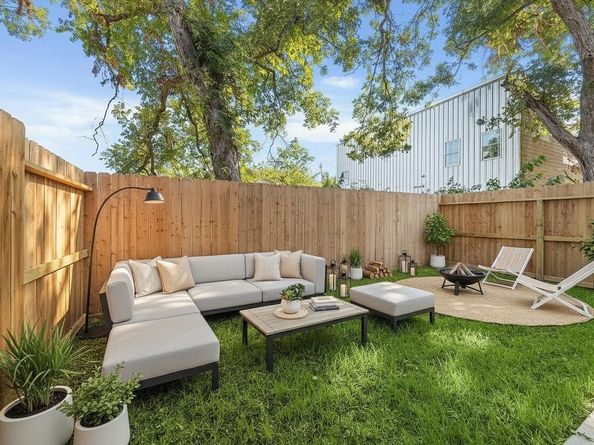 5337 Larkin Street, Houston TX 77007