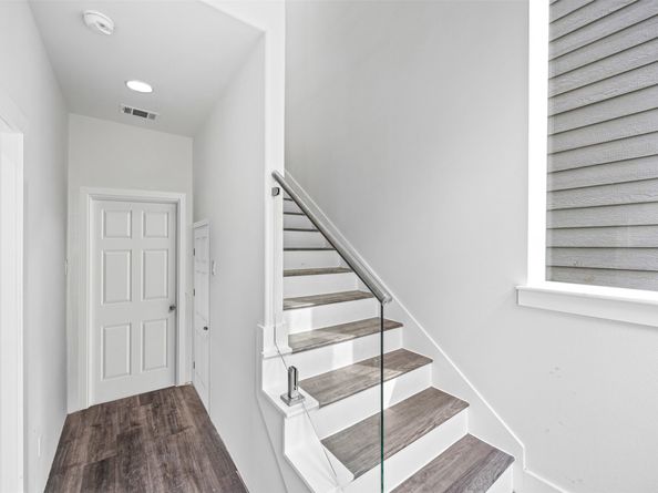 6721 Saint Augustine Street, Houston TX 77021