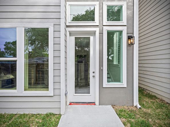 6721 Saint Augustine Street, Houston TX 77021