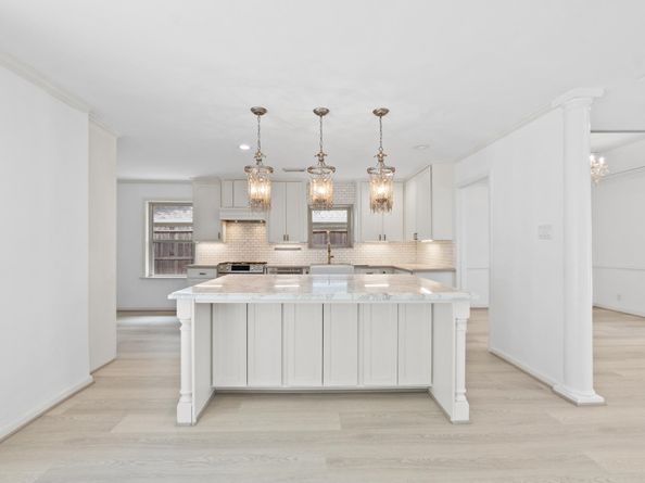 6249 Overbrook Lane, Houston TX 77057