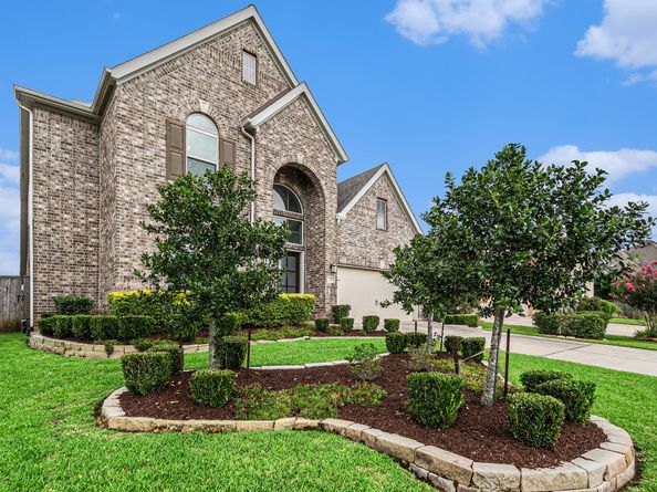 211 Painted Trillium Drive, Conroe TX 77304