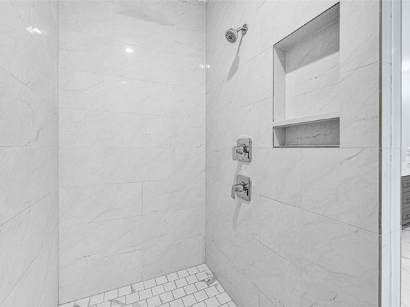 6118 Truro Street, Houston TX 77007