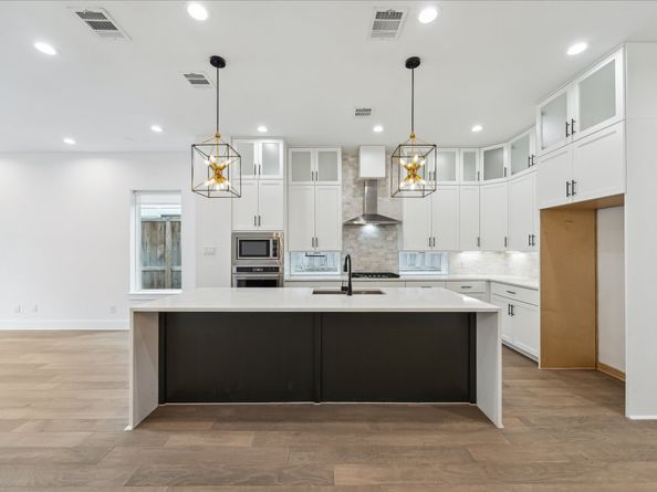 818 E 24th Street, Houston TX 77009