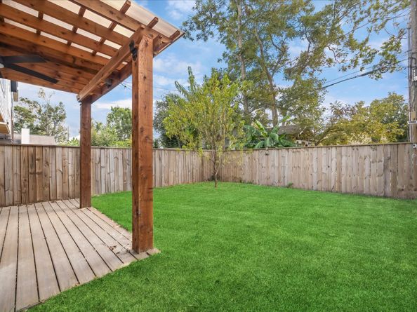 818 E 24th Street, Houston TX 77009