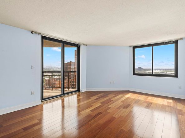 2032 Harmon Cove Tower 2032, Secaucus NJ 07094
