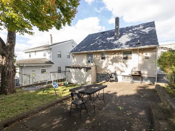 1611 86th St, North Bergen NJ 07047