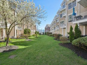 428 Newburgh Ct 428, West New York NJ 07093