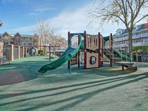 428 Newburgh Ct 428, West New York NJ 07093