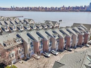 428 Newburgh Ct 428, West New York NJ 07093