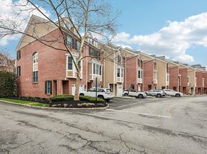 428 Newburgh Ct 428, West New York NJ 07093