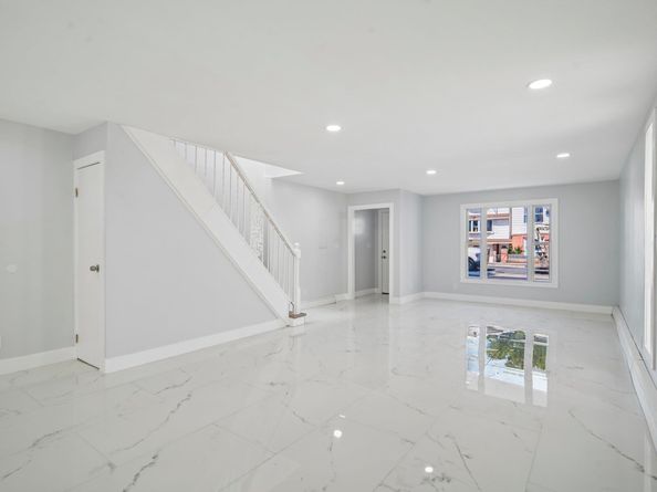 209 71st St, Guttenberg NJ 07093