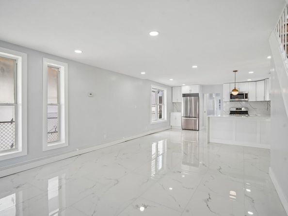 209 71st St, Guttenberg NJ 07093